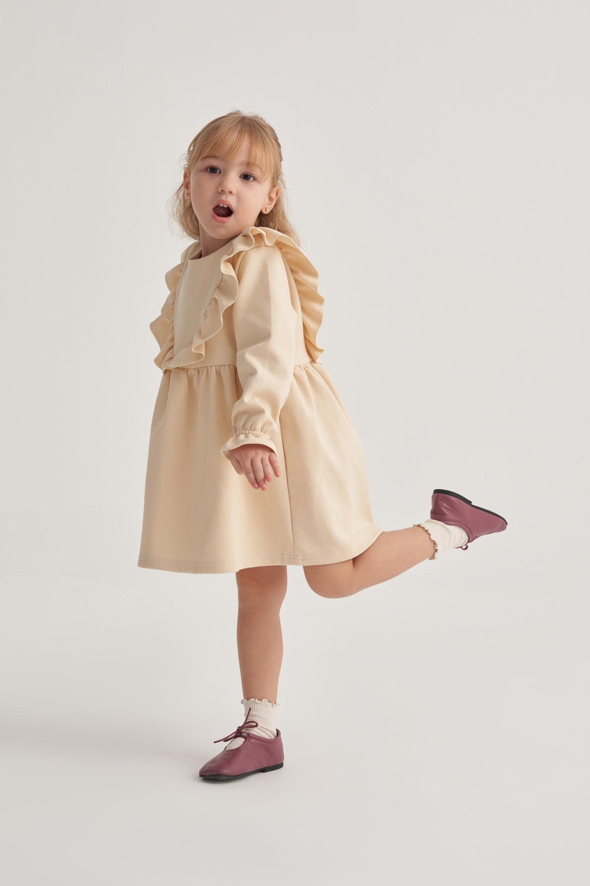 Kız Çocuk İnterlok Fırfırlı Uzun Kol Elbise Bej