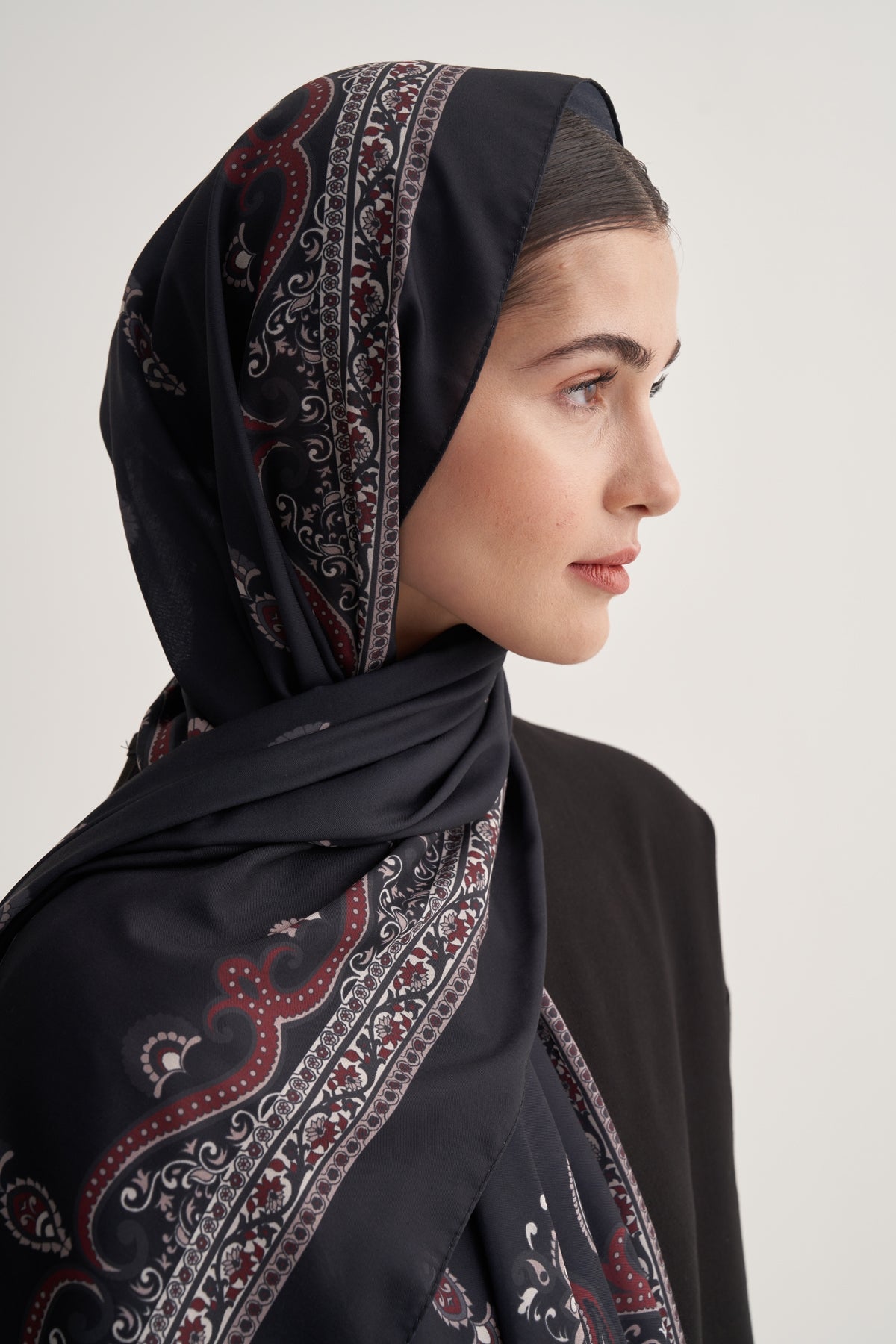 Kadın İpeksi Aster Desen Şal Siyah