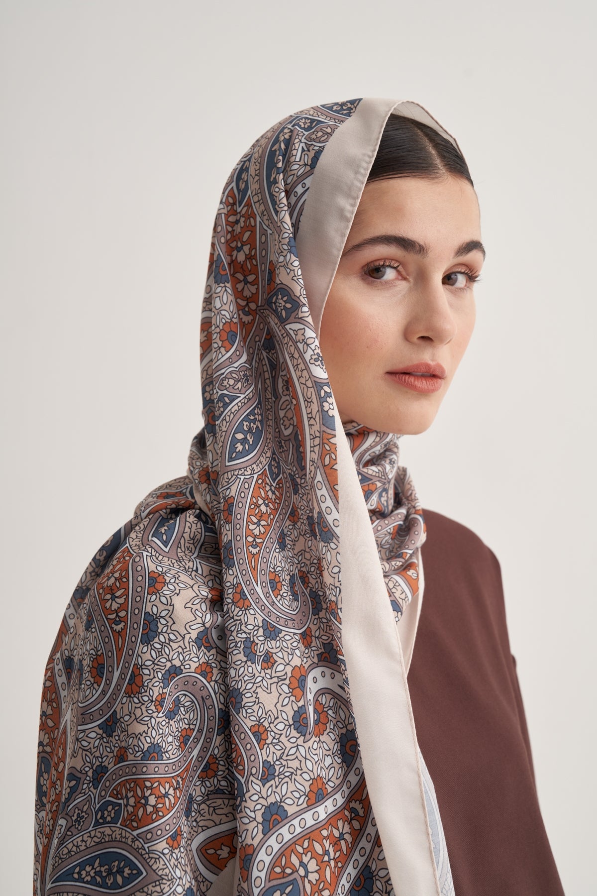 Kadın İpeksi Day Lily Desen Şal Bej