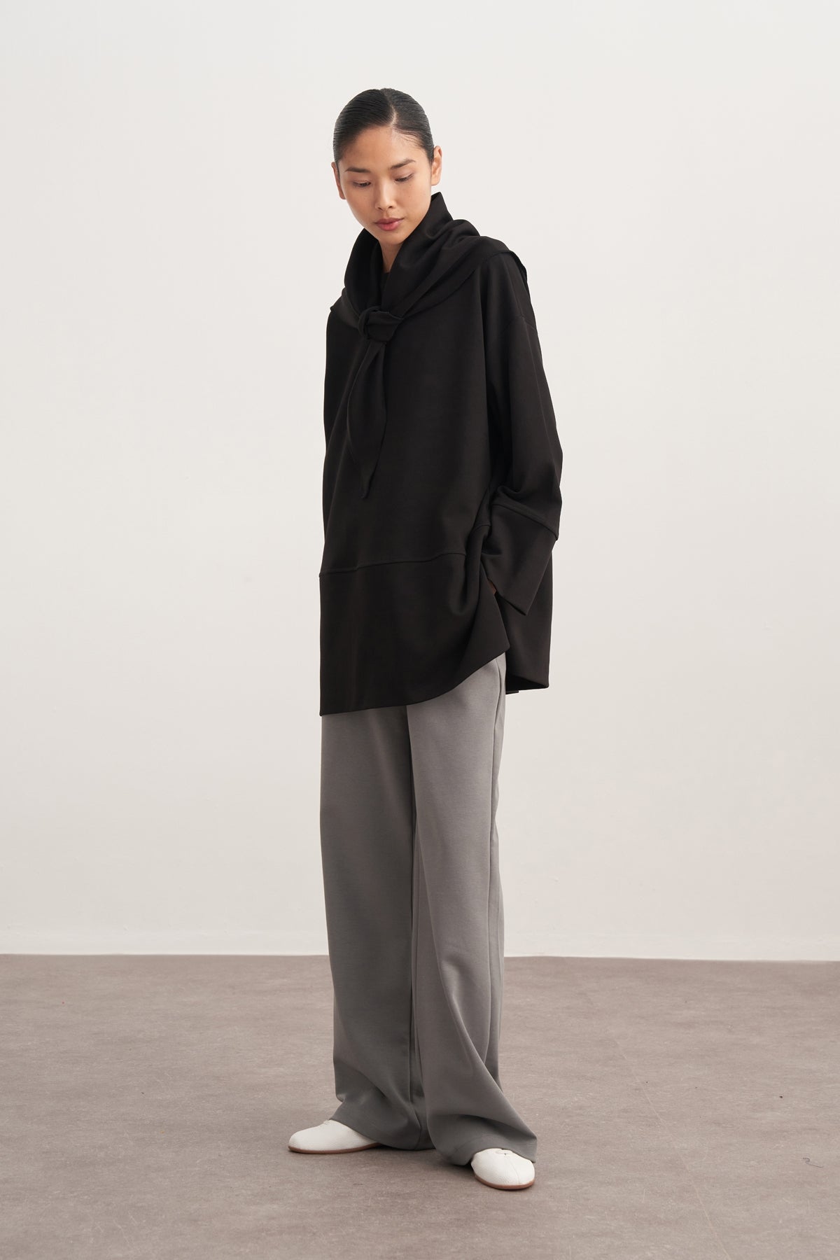 Kadın İnterlok Oversize Şal Aksesuarlı Sweat Siyah