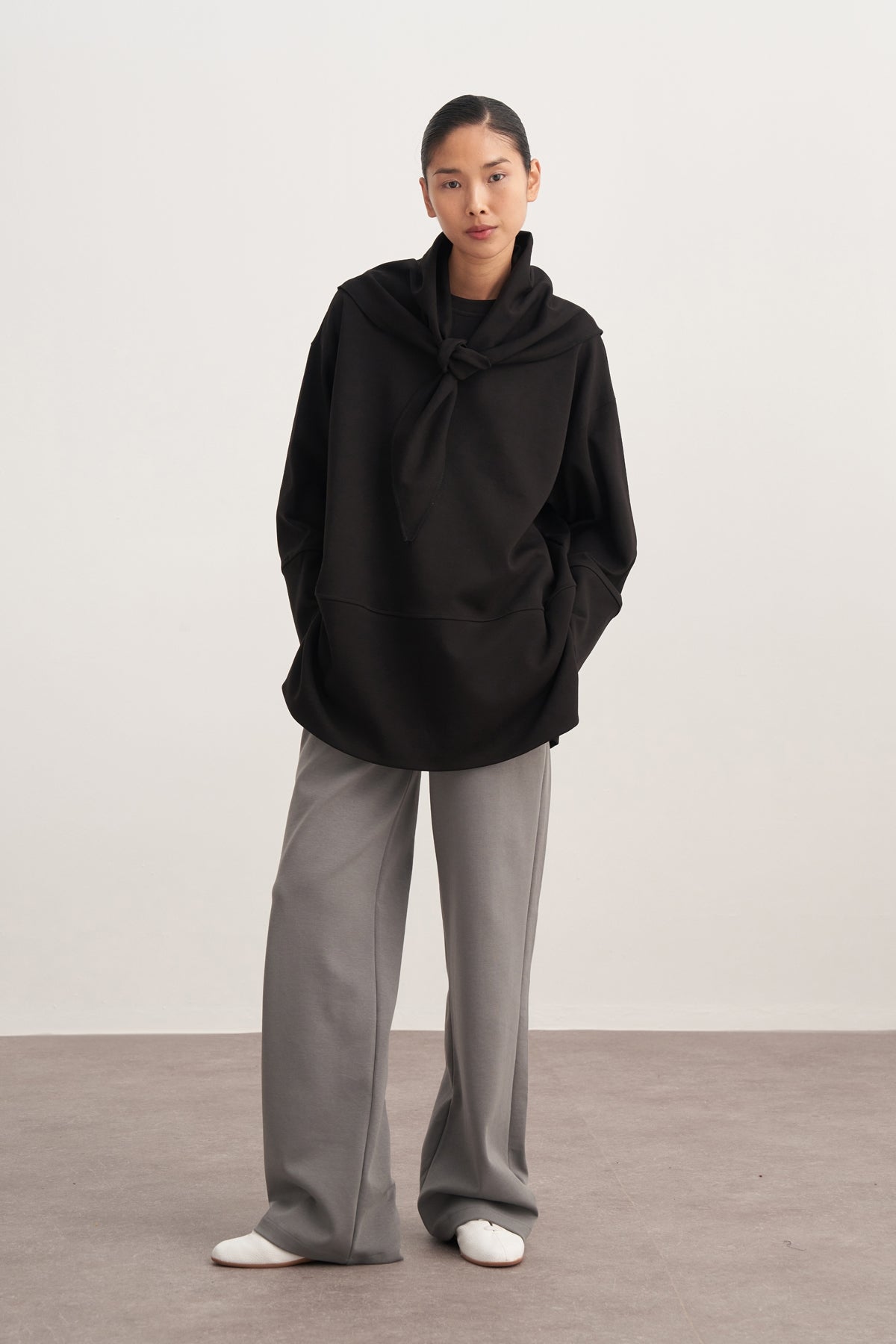 Kadın İnterlok Oversize Şal Aksesuarlı Sweat Siyah