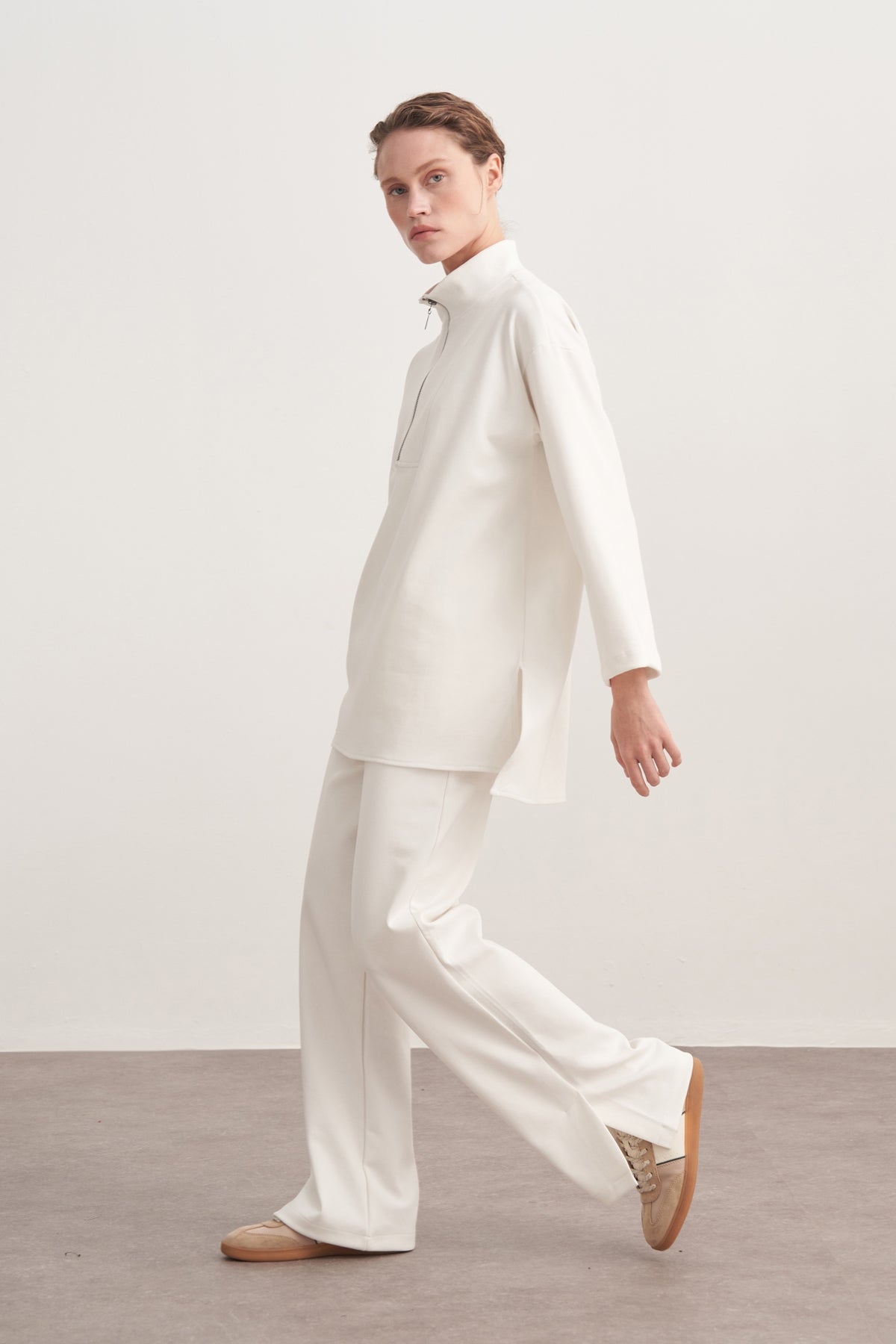 Kadın İnterlok Dik Yaka Sweat Ekru