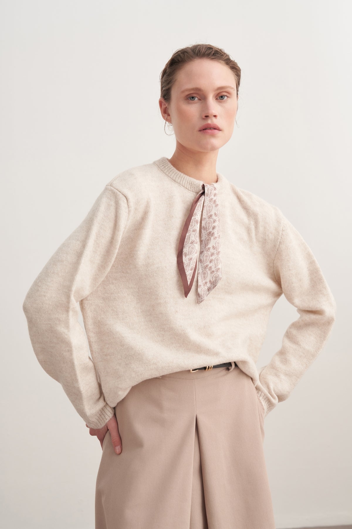 Kadın Fularlı Bisiklet Yakalı Triko Kazak Bej