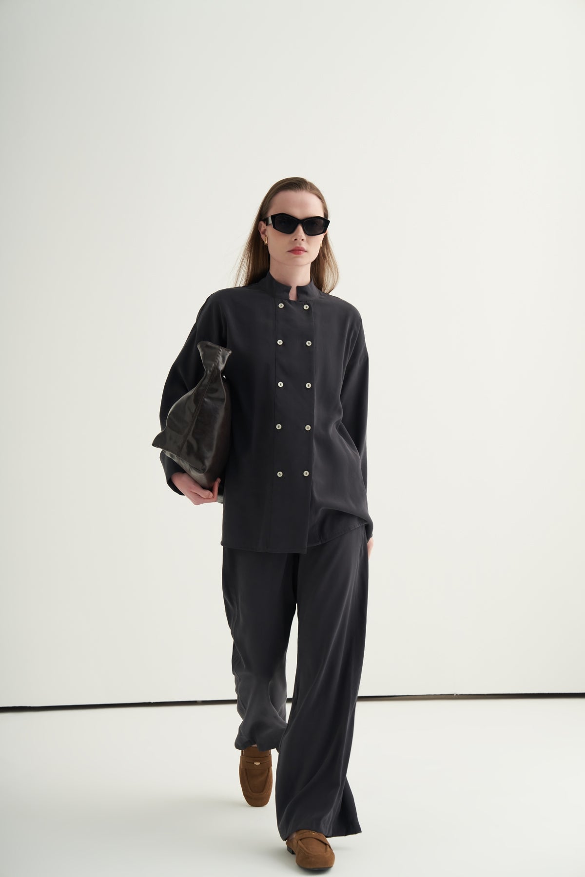 Kadın Modal Hakim Yakalı Dökümlü Bluz Füme