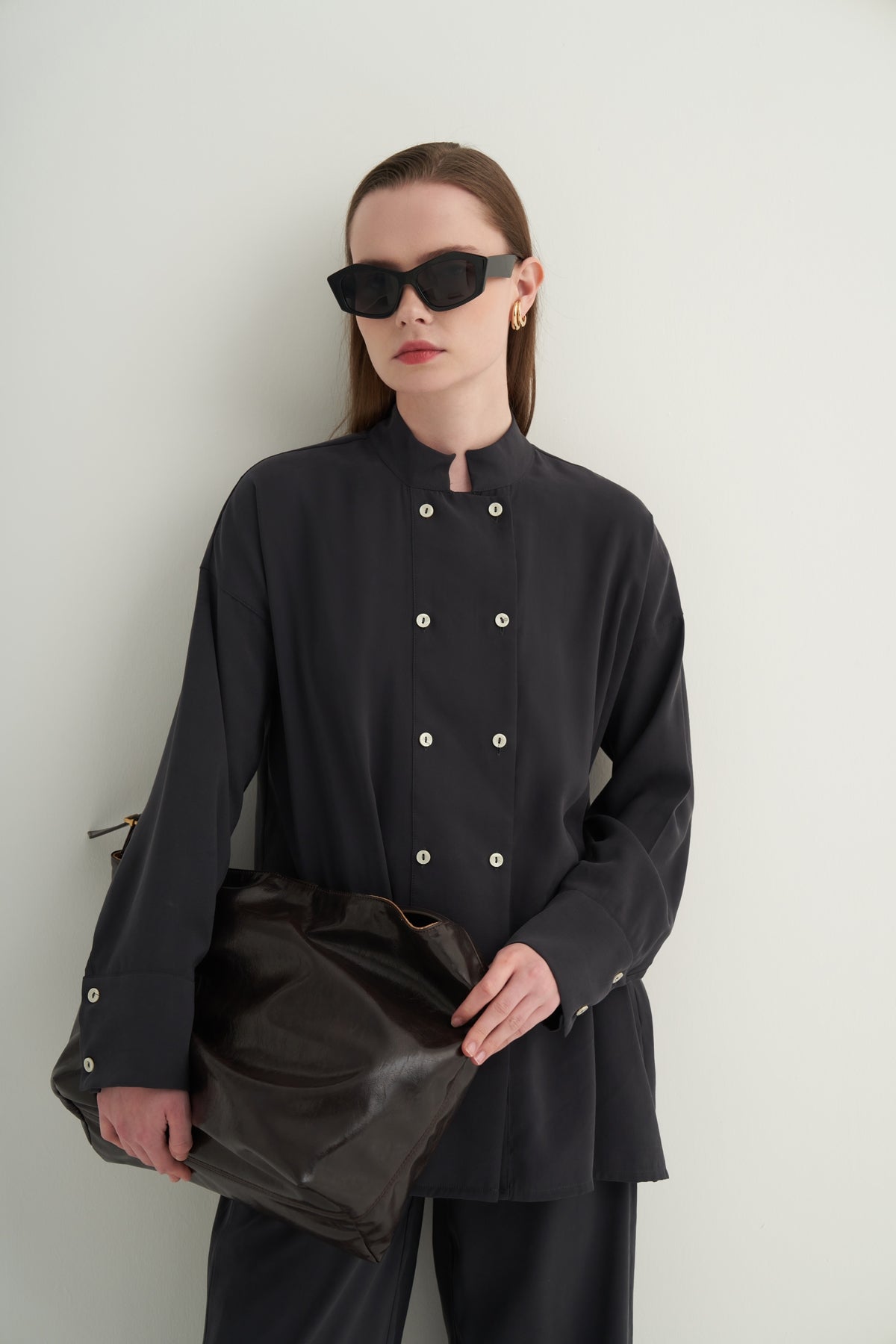 Kadın Modal Hakim Yakalı Dökümlü Bluz Füme