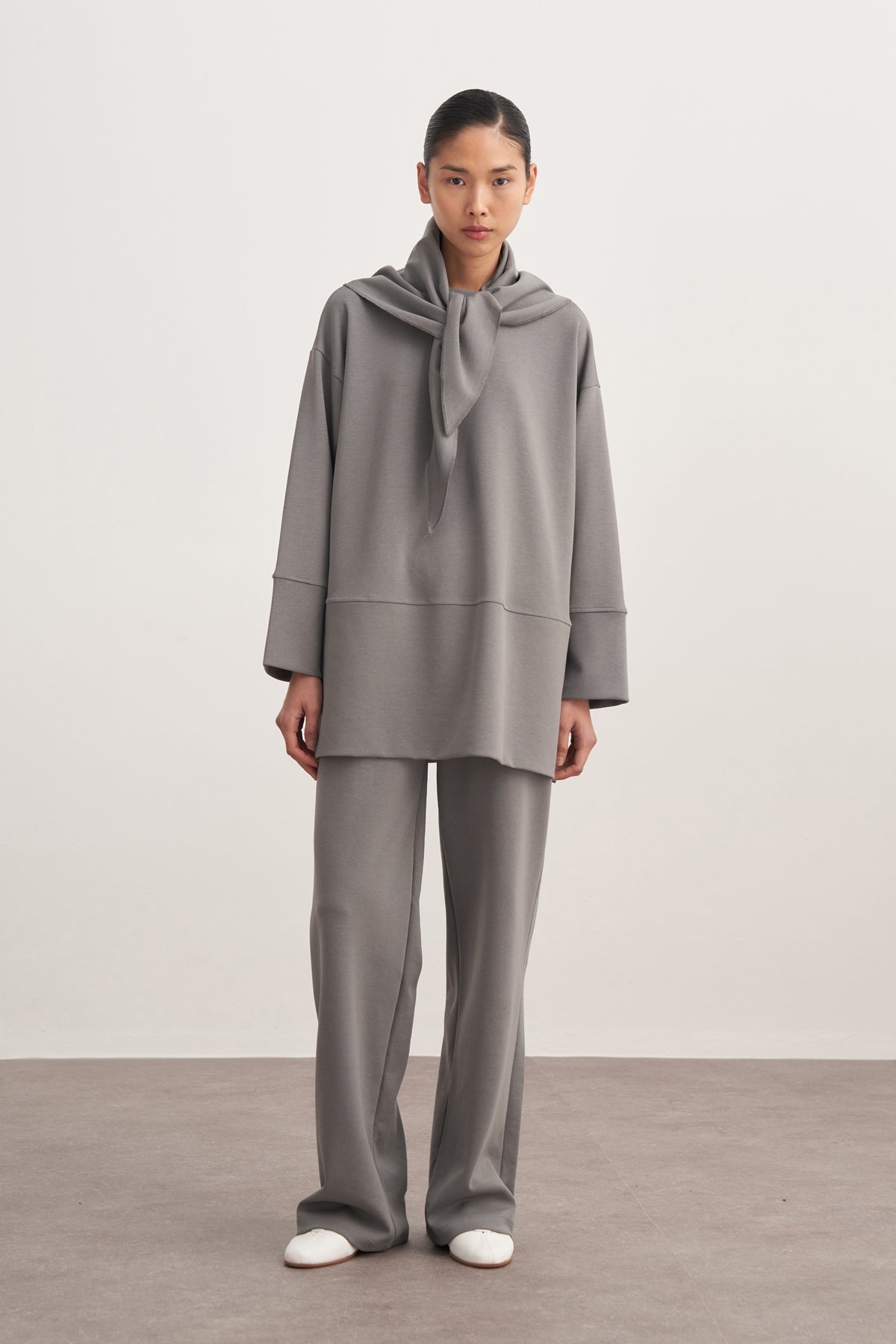 Kadın İnterlok Oversize Şal Aksesuarlı Sweat Füme