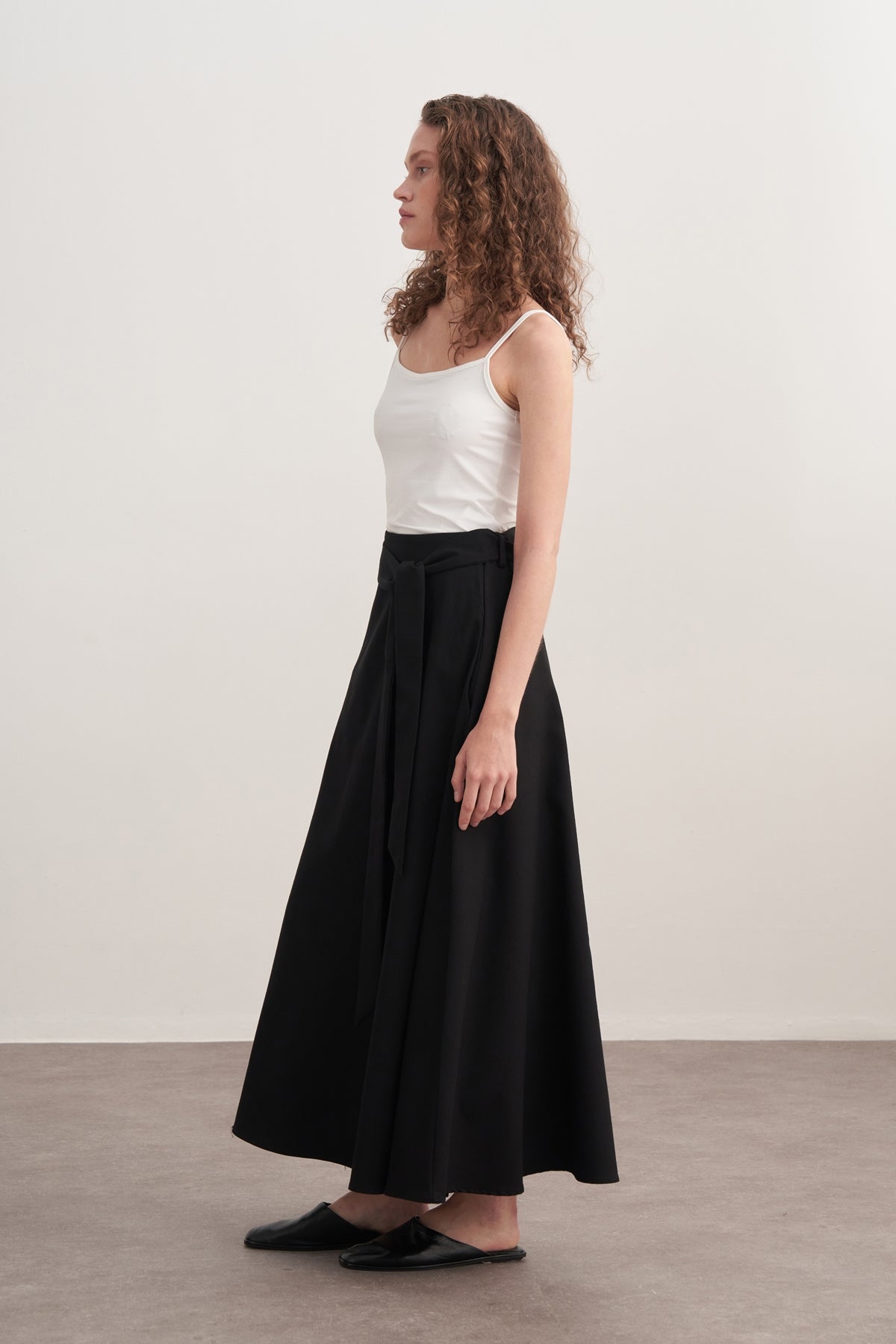 Kadın Gabardin Kemerli Kloş Etek Siyah