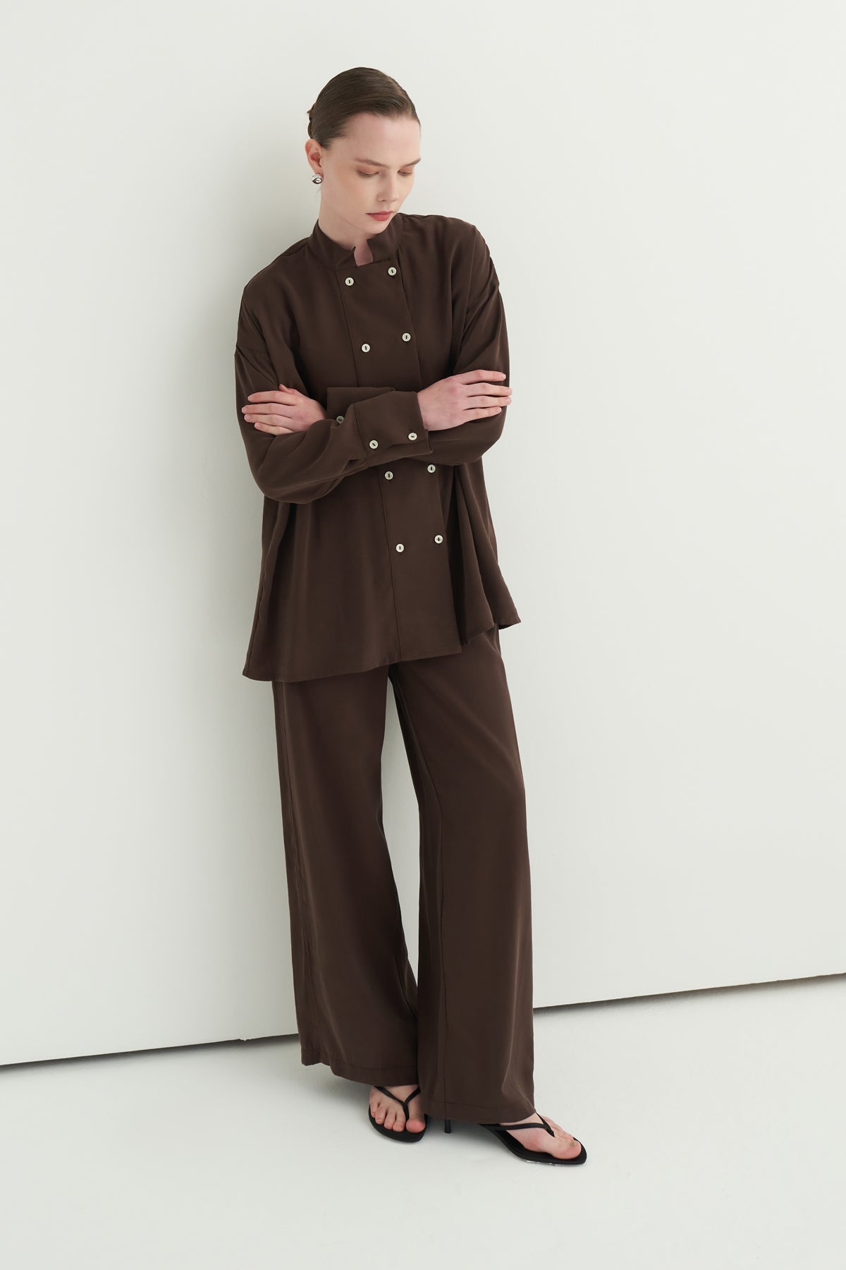 Kadın Modal Hakim Yakalı Dökümlü Bluz Kahve