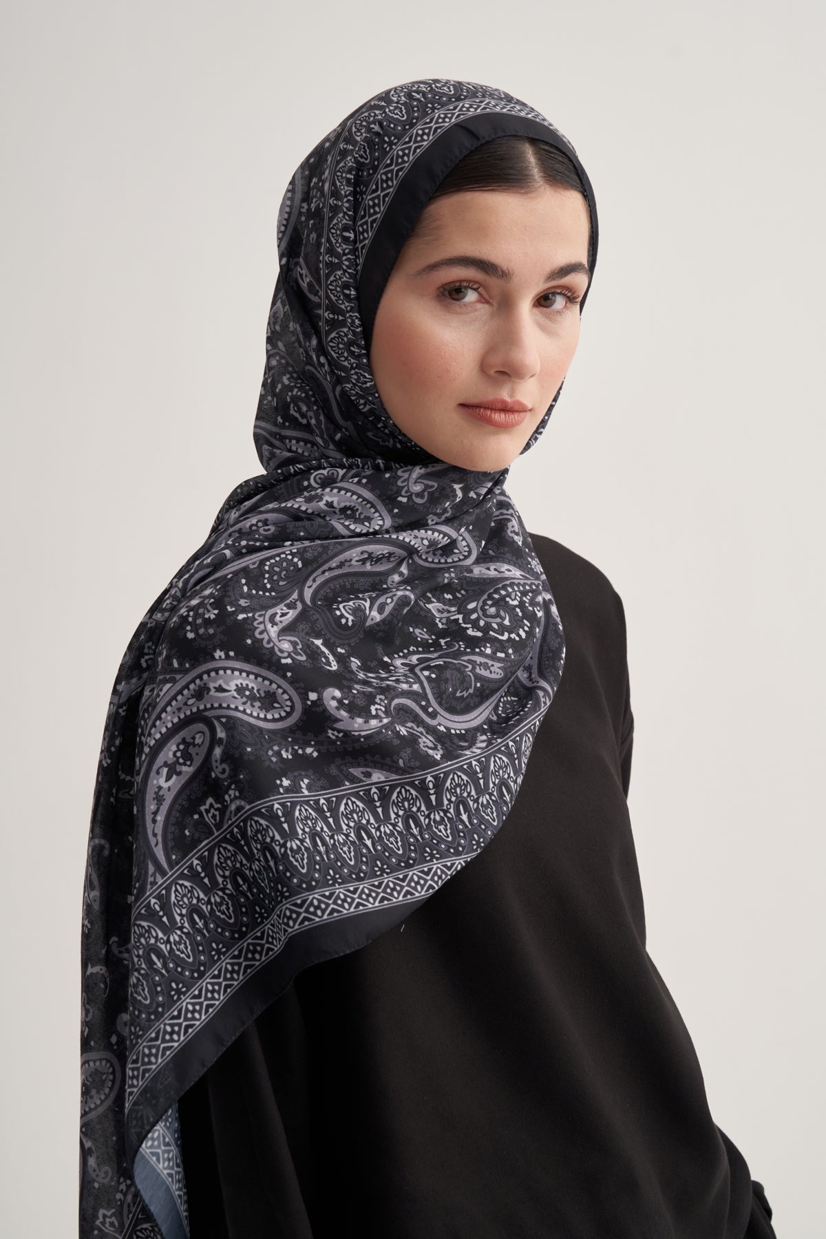 Kadın Soft Lily Desen Şal Füme