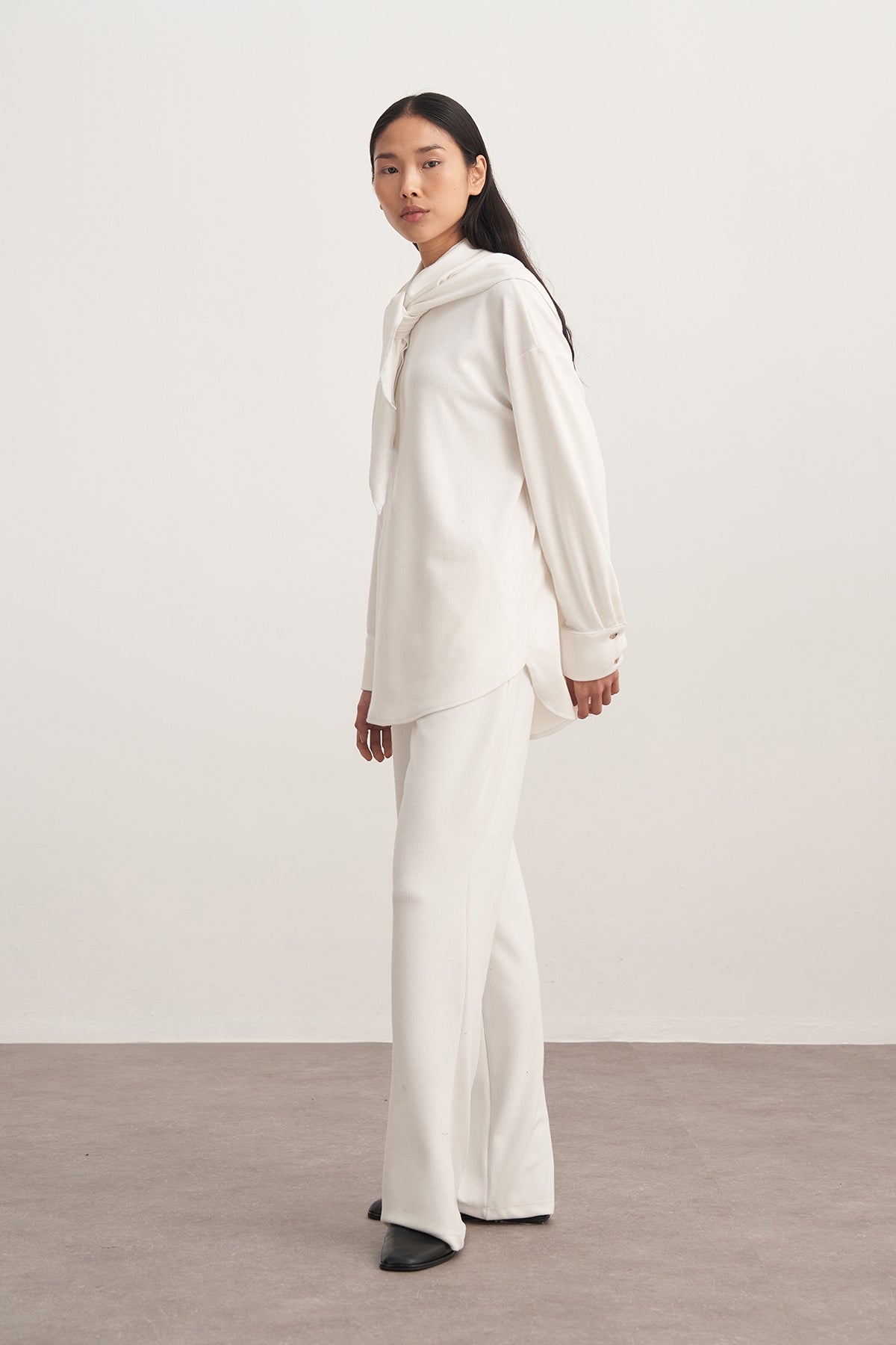 Kadın Şal Aksesuarlı 3’lü Pantolon Takım Ekru