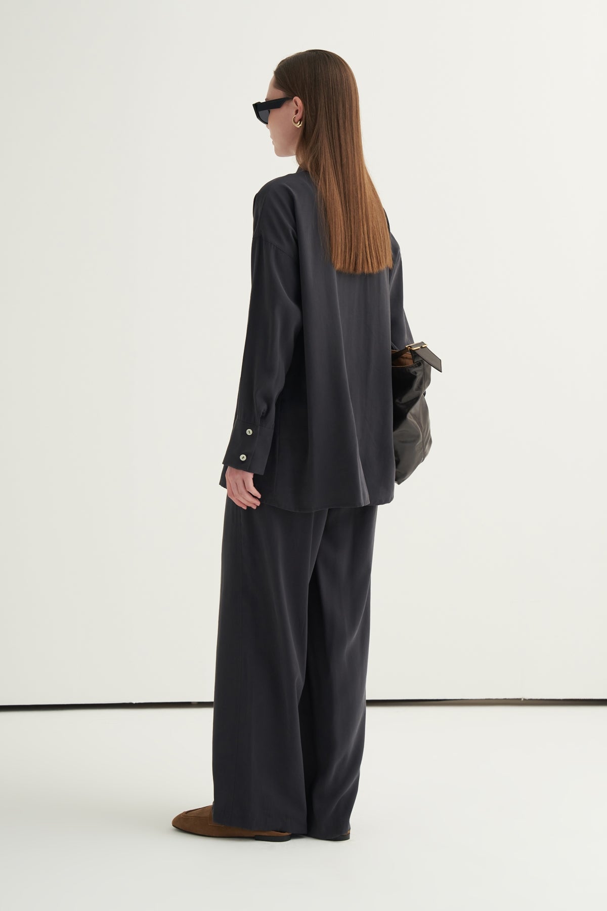 Kadın Modal Hakim Yakalı Dökümlü Bluz Füme