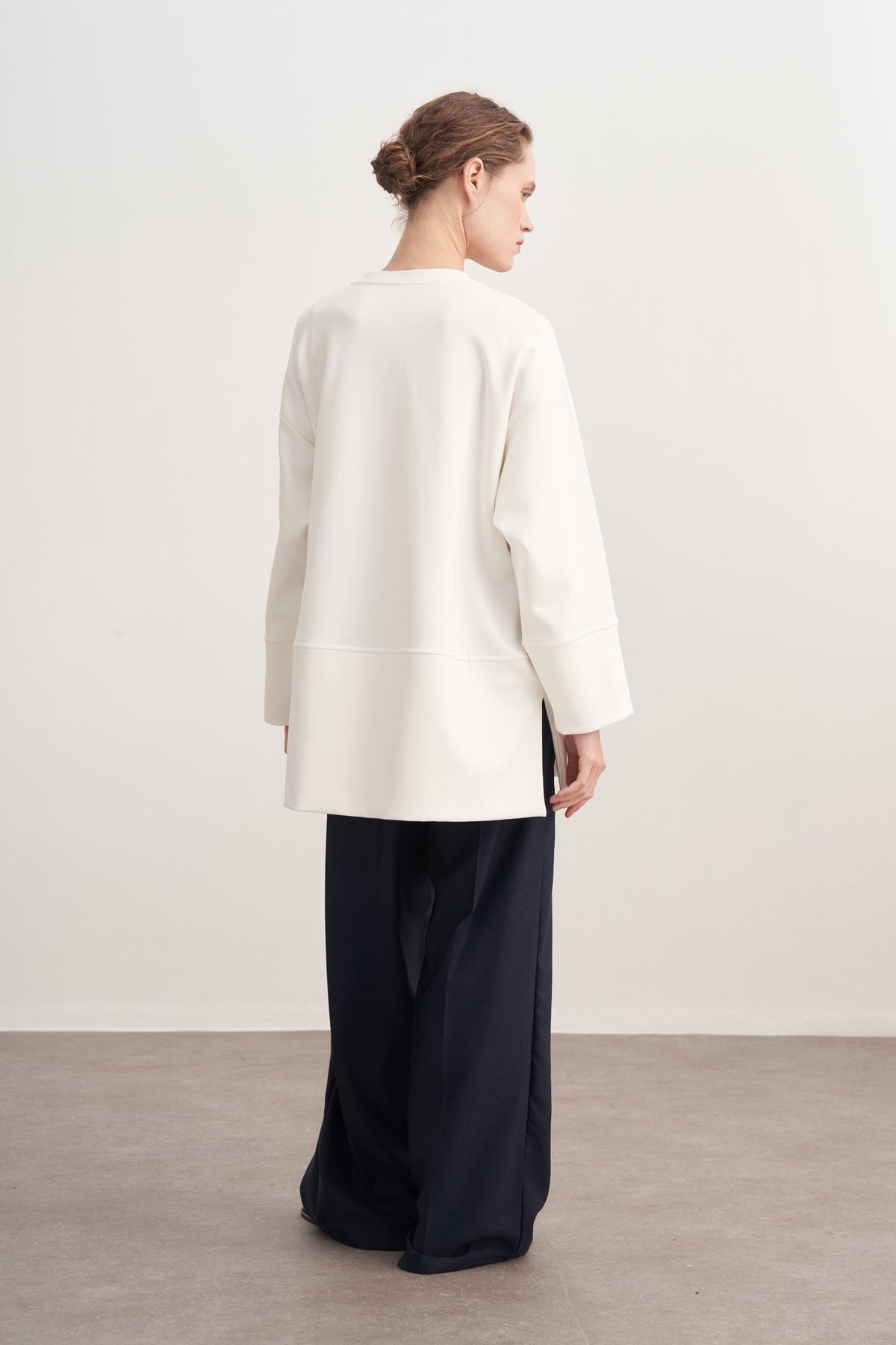 Kadın İnterlok Oversize Şal Aksesuarlı Sweat Ekru