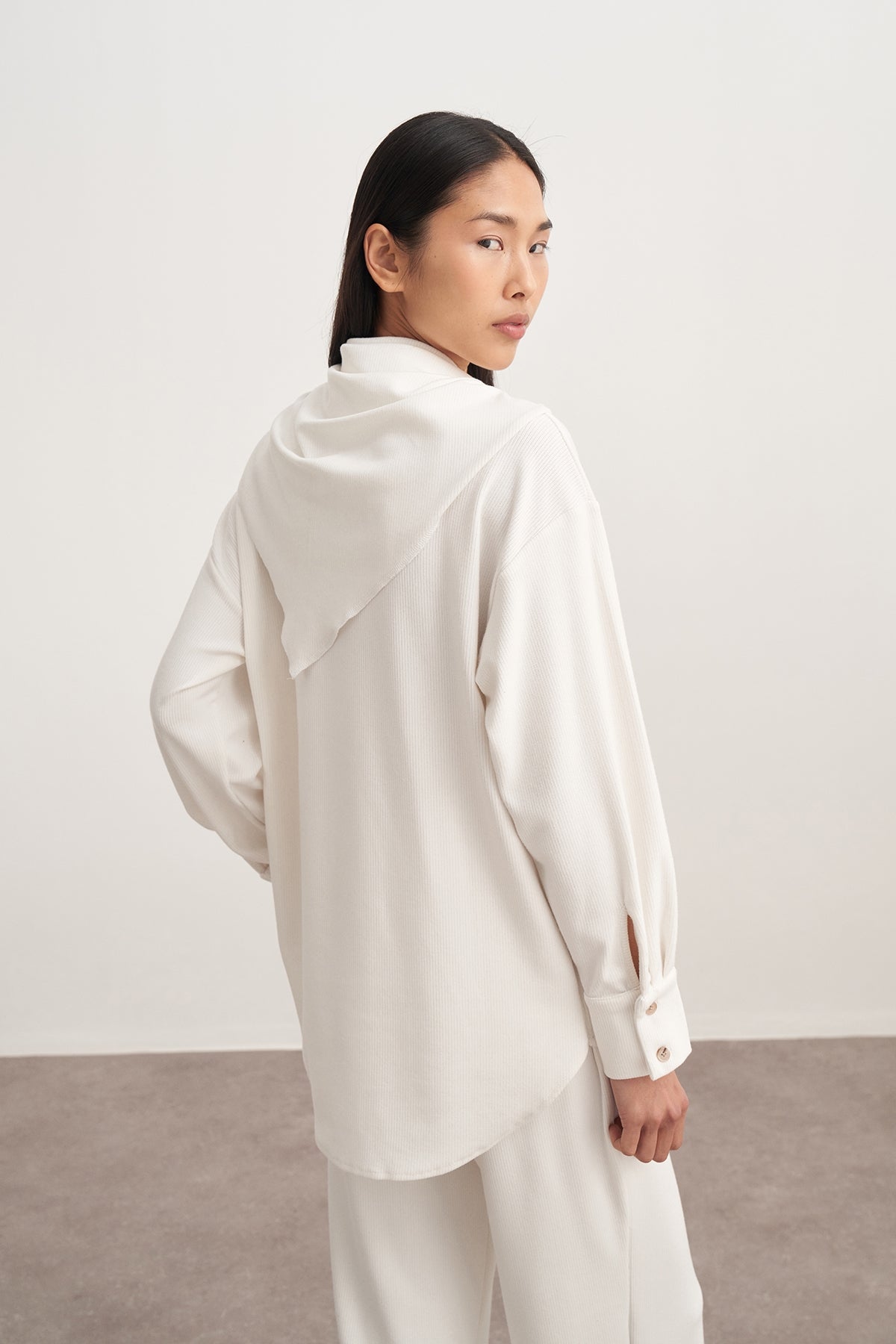 Kadın Şal Aksesuarlı 3’lü Pantolon Takım Ekru