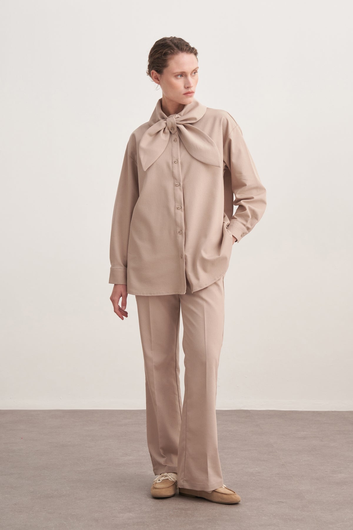 Kadın Gabardin Yaka Detaylı Gömlek Bej