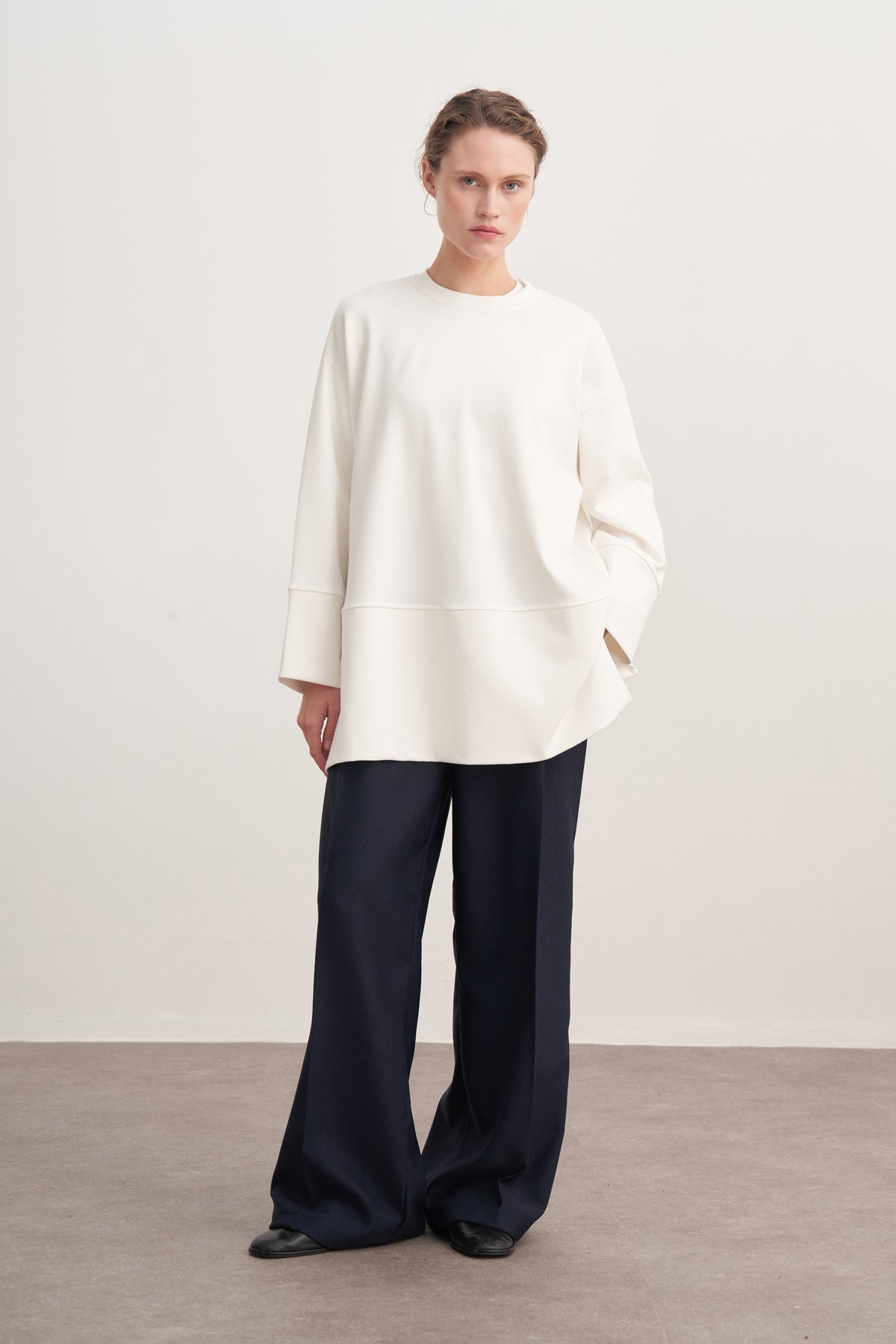 Kadın İnterlok Oversize Şal Aksesuarlı Sweat Ekru